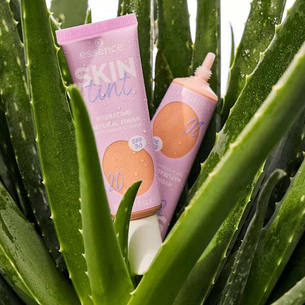 Foundation Skin Tint Hydrating Natural Finish LSF 30, 20 essence
