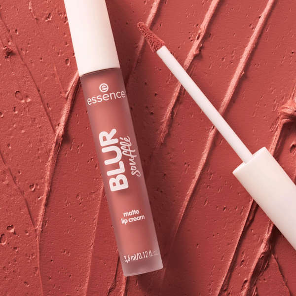 Lippenstift Blur Soufflé Matte Lip Cream 03 Hot Offline essence
