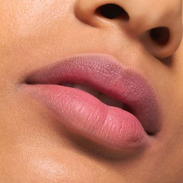 Lippenstift Blur Soufflé Matte Lip Cream 06 Pillow Talking essence