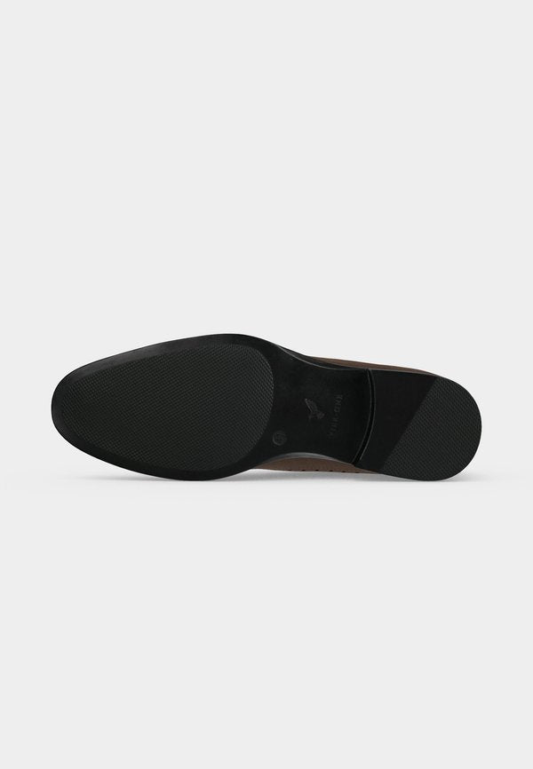Pier One by Zalando