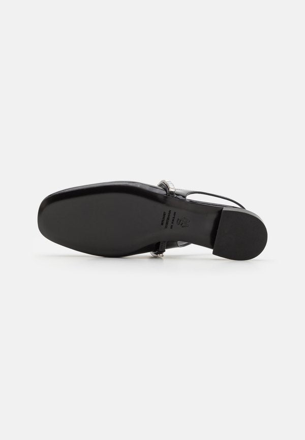 Stuart Weitzman STEFANIE FLAT