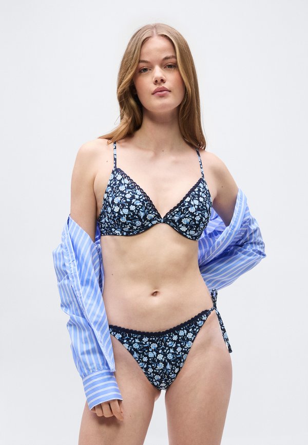 Hollister Co. FLAT PASSEMENTERIE