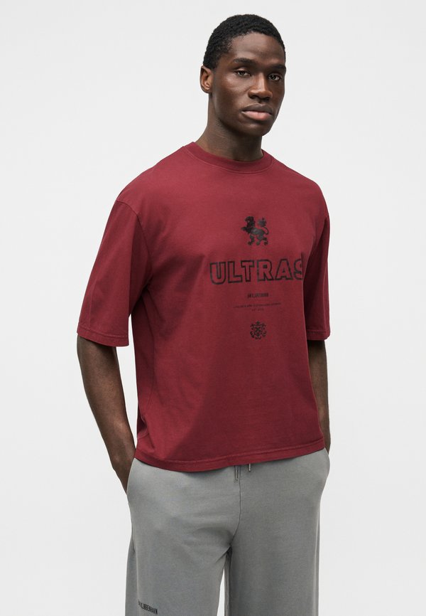 Han Kjøbenhavn ULTRAS OVERSIZED TEE
