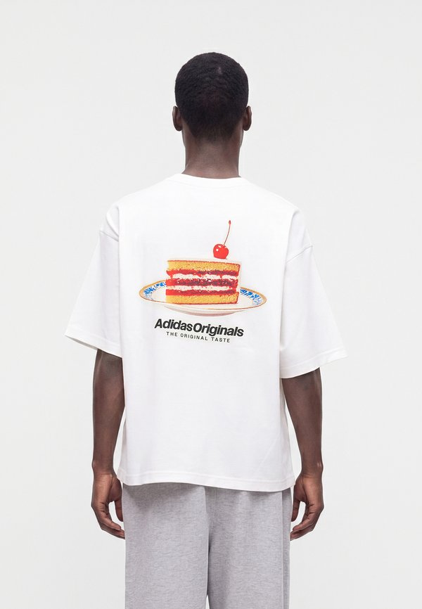 adidas Originals CAKE OVERSIZED TEE UNISEX - Print T-shirt - off white