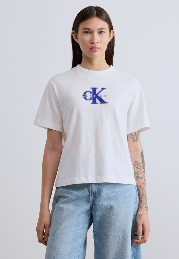 Calvin Klein Jeans BOXY SEASONAL MONOLOGO  - Print T-shirt - bright white