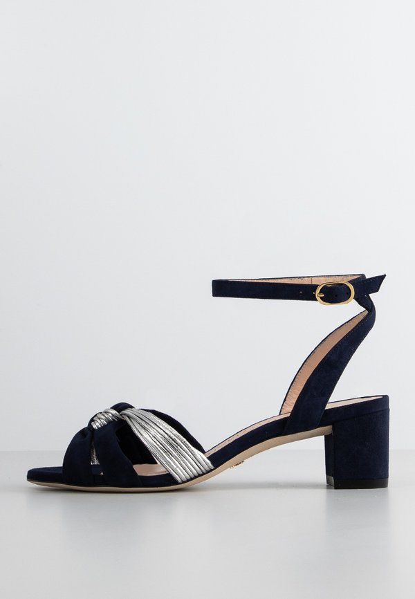 Stuart Weitzman ELVITA