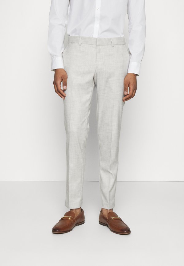 Isaac Dewhirst THE FASHION SUIT PEAK