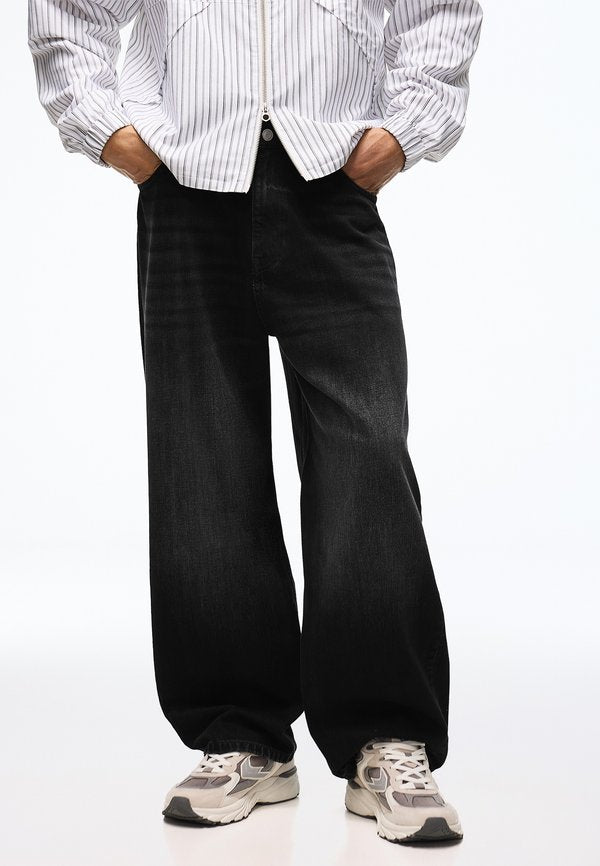 Bershka EMBROIDERED NEOBARREL - JEANS - Relaxed fit jeans - black