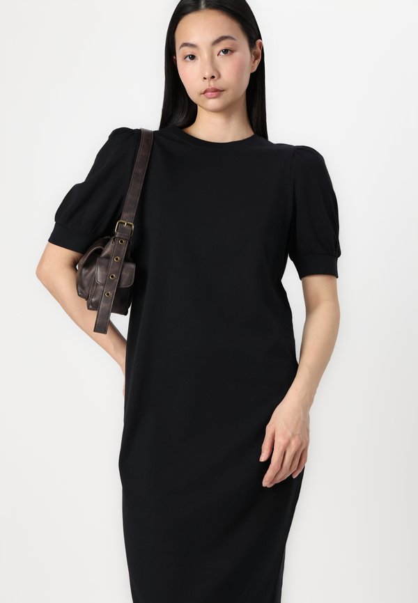 Aware VMKERRY O-NECK VMA