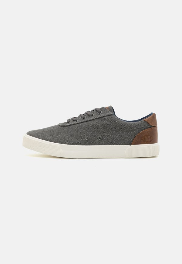 Pier One by Zalando