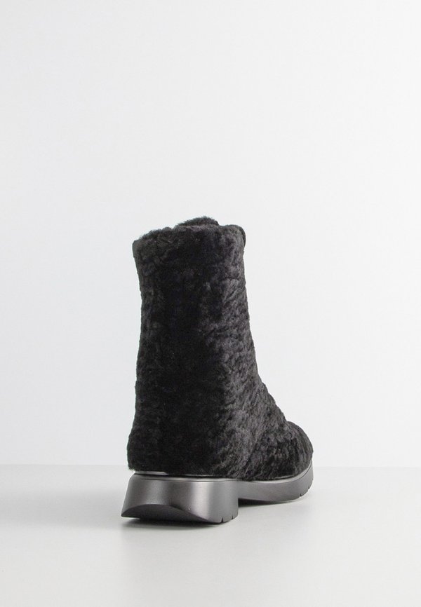 Stuart Weitzman MCKENZEE