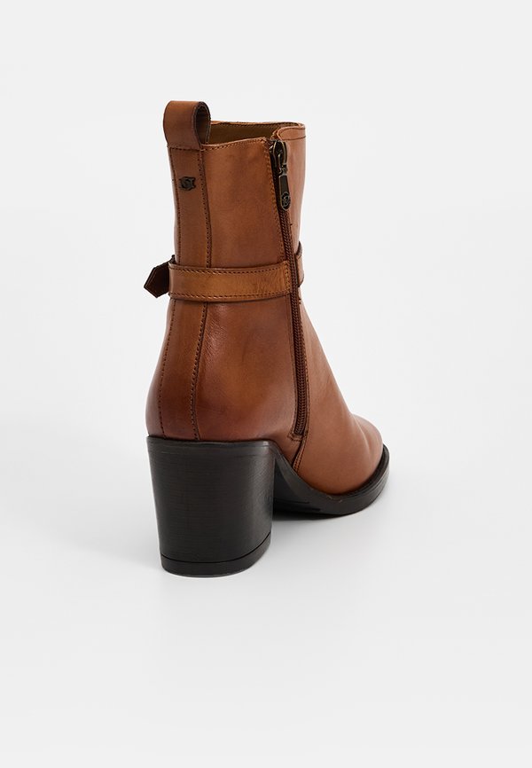 Dune London PRANCE