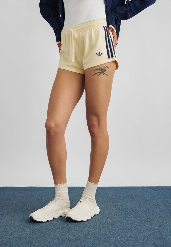 adidas Originals Shorts - warm vanilla/night indigo