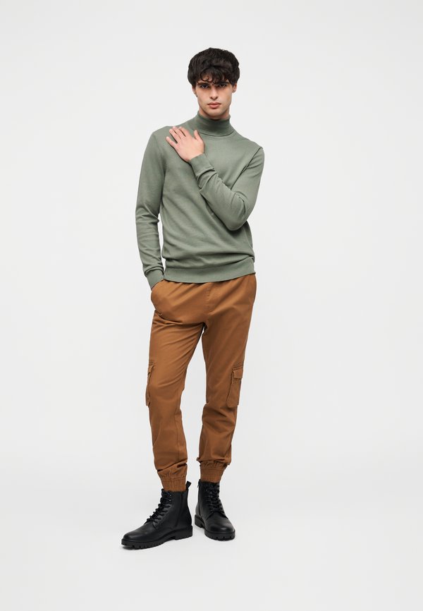 Pier One by Zalando