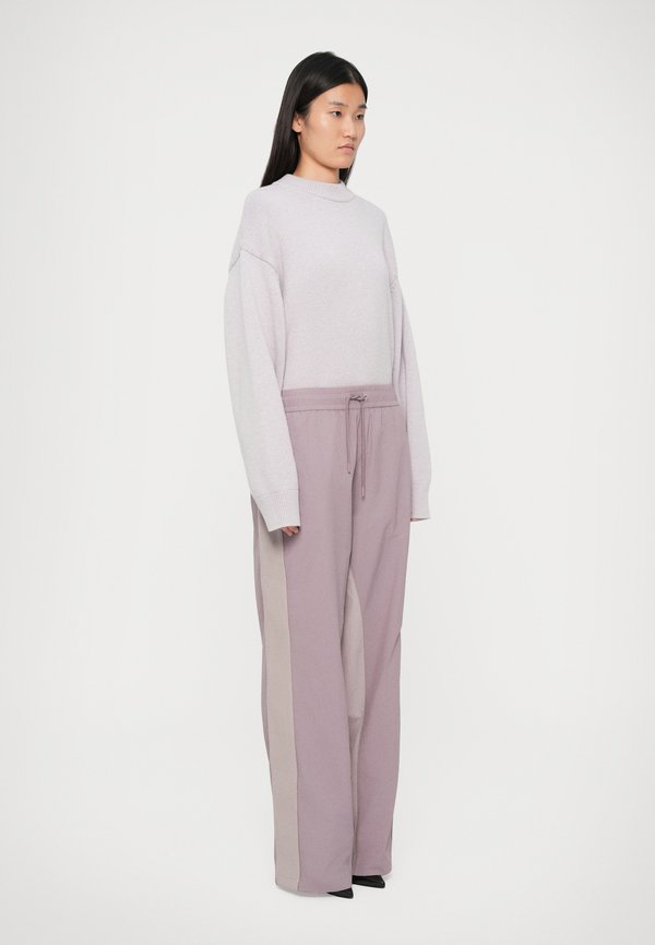 Han Kjøbenhavn DETAILED TRACK TROUSERS