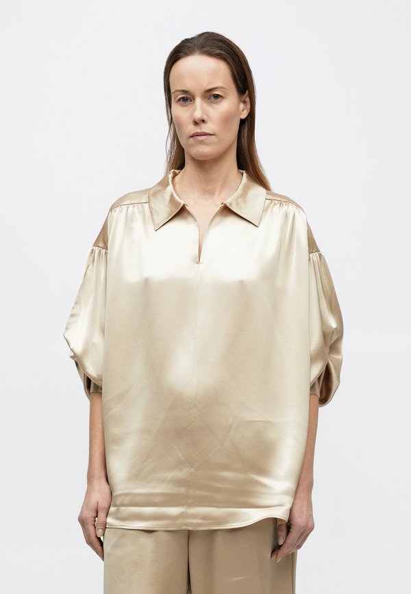 By Malene Birger LEONORA