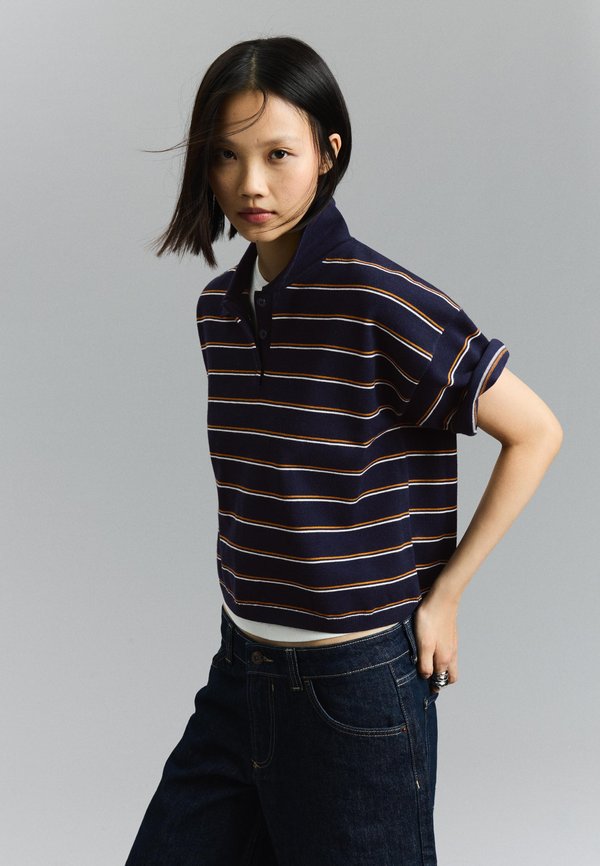 Bershka STRIPED COLLAR  - Polo shirt - royal blue