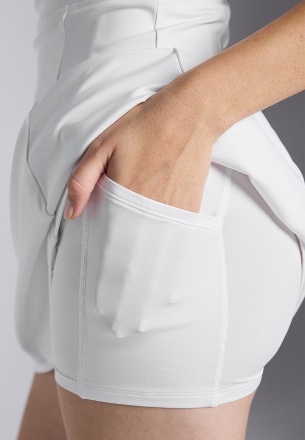 Even&Odd active by Zalando TENNIS DRESS WITH ZIP FRONT AND BUILT IN SHORTS WITH POCKET