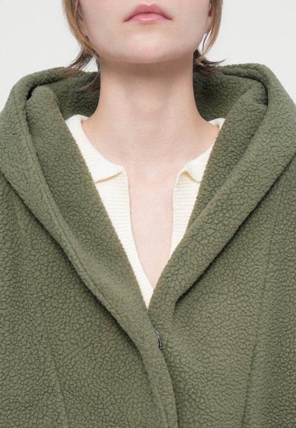 Noisy May igan fleece