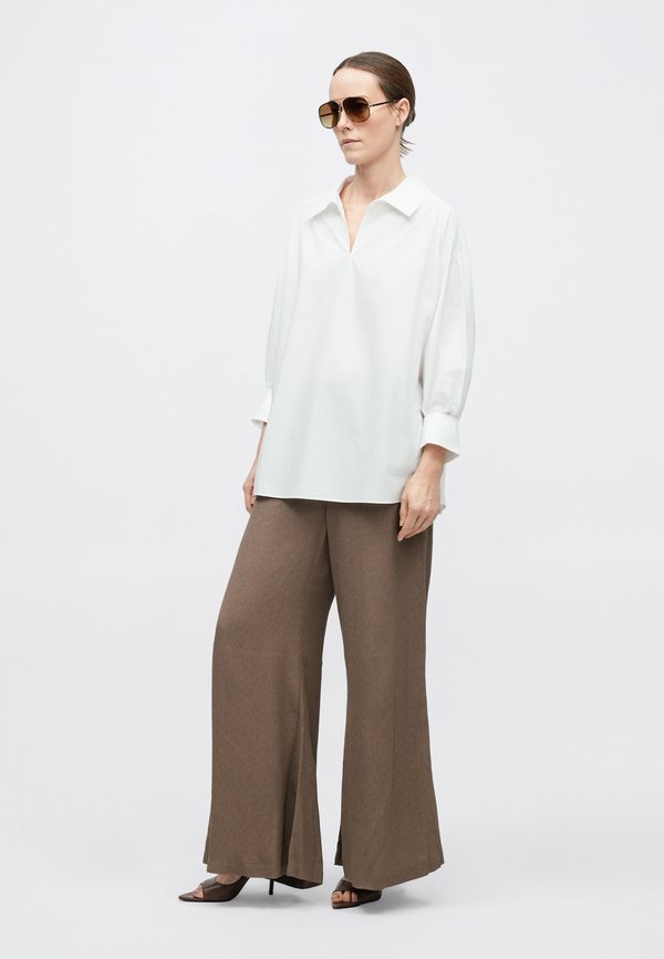 By Malene Birger LEONORA