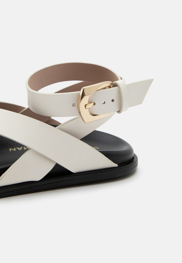 Stuart Weitzman MARYKATE