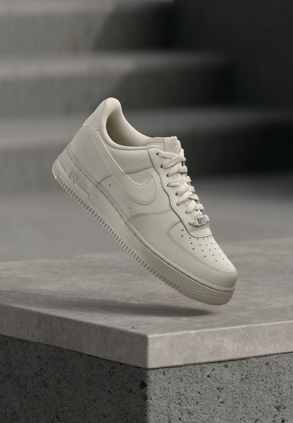 Nike Sportswear AIR FORCE LOW - Trainers - light bone/light bone/metallic silver