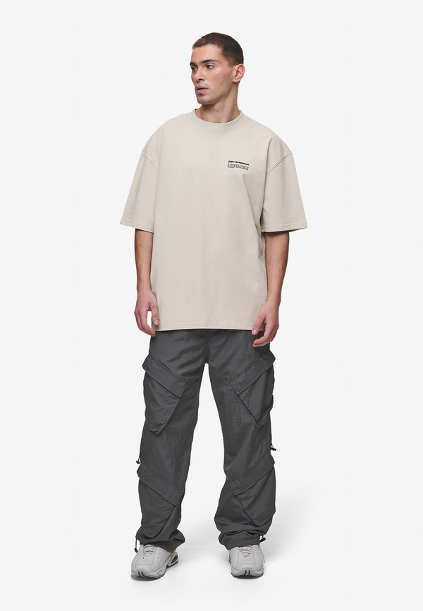 Pegador CHASE OVERSIZED TEE