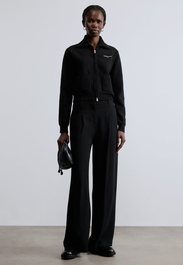Tommy Jeans STITCH LOGO COLLARED ZIP-THRU CARDIGAN
