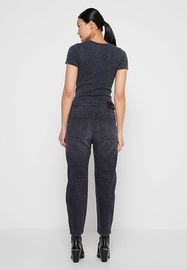 BLK DNM