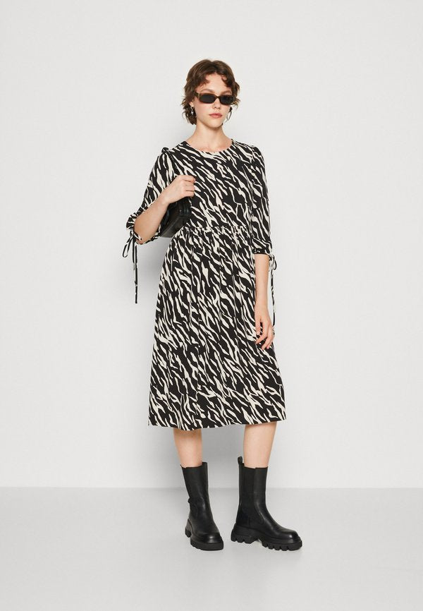 Pieces PCMEGAN 3/4 MIDI DRESS