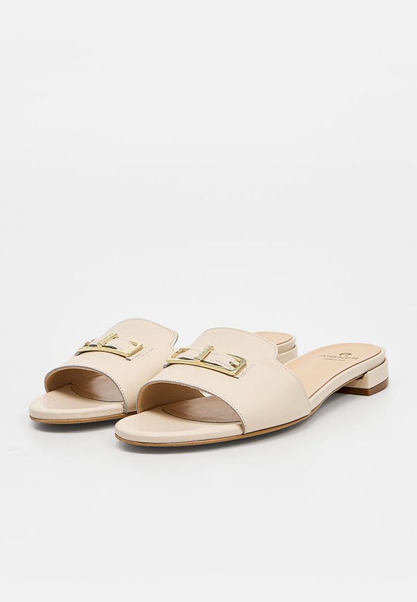AIGNER LEONORA