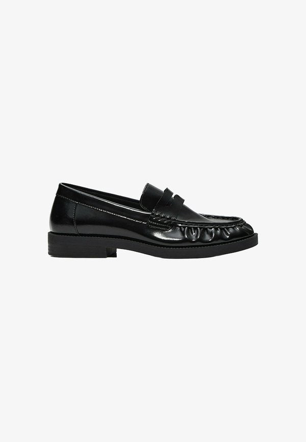 Bershka GATHERED - LOAFERS - Slip-ons - black