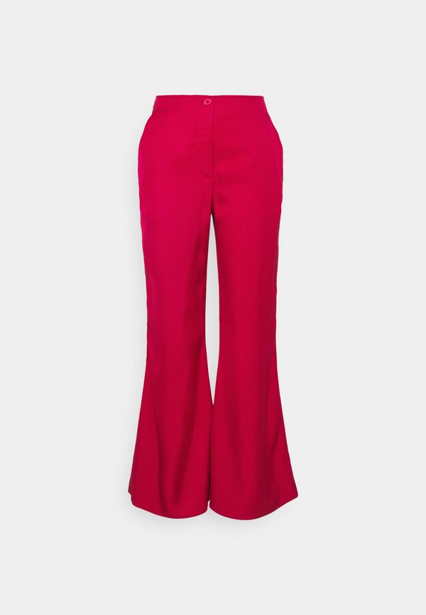 By Malene Birger AMORES