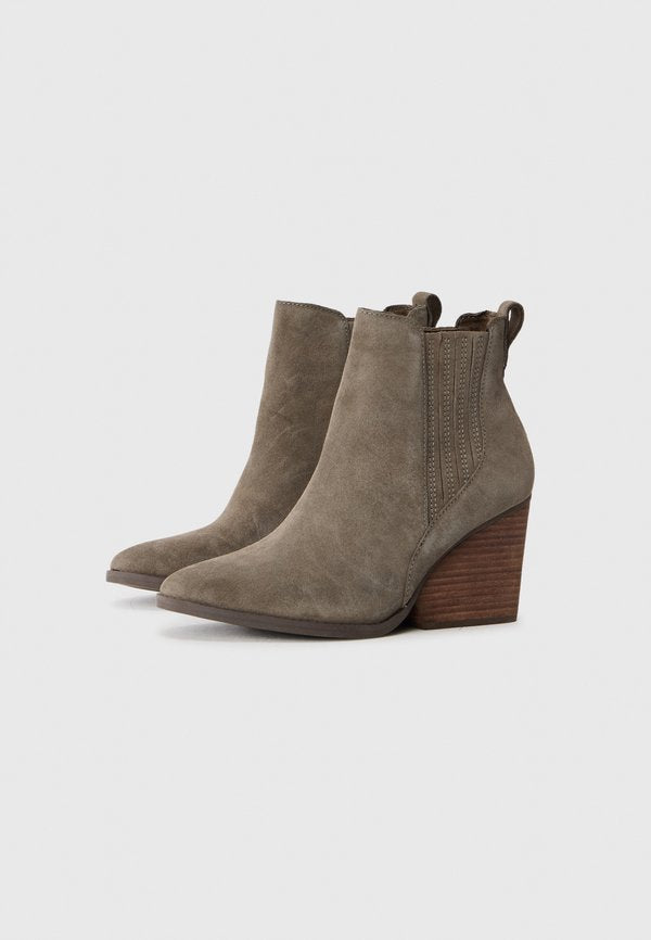 TOMS NOA