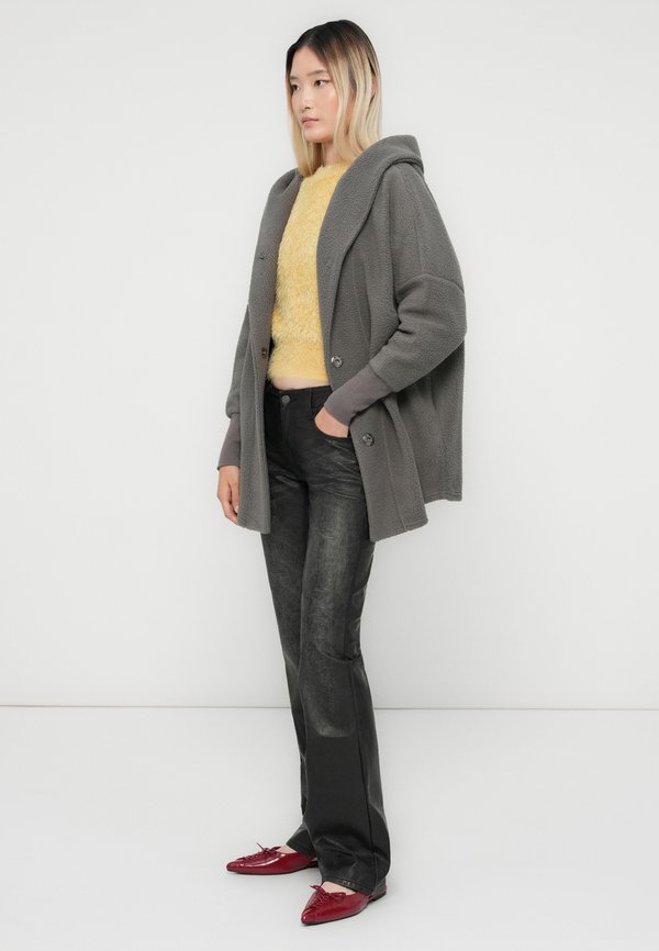 Noisy May igan fleece