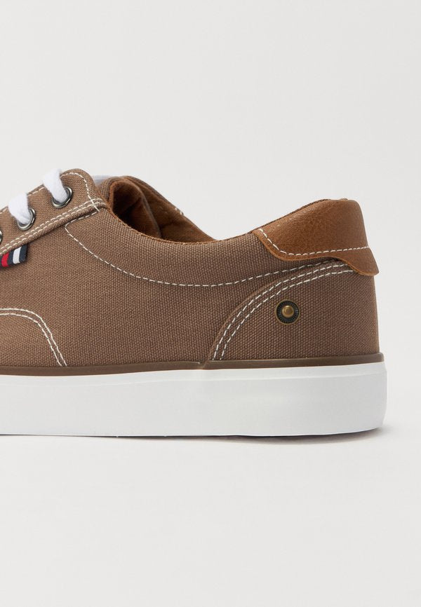 Pier One by Zalando