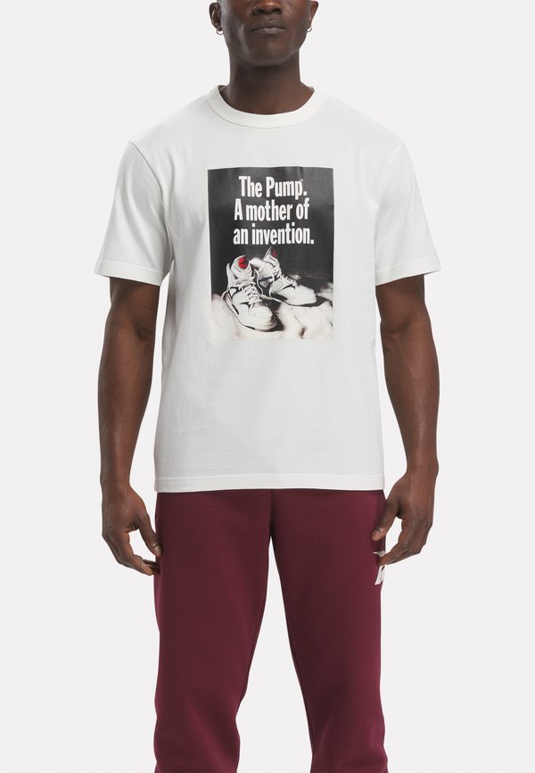 Reebok Classic GRAPHIC SHORT SLEEVE BASKETBALL PUMP