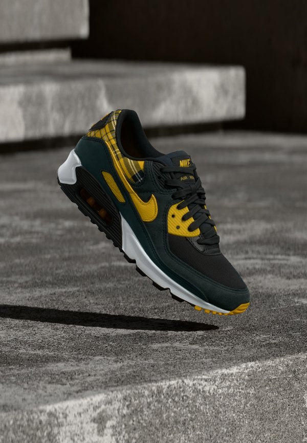 Nike Sportswear AIR MAX 90 - Trainers - black/yellow ochre/white