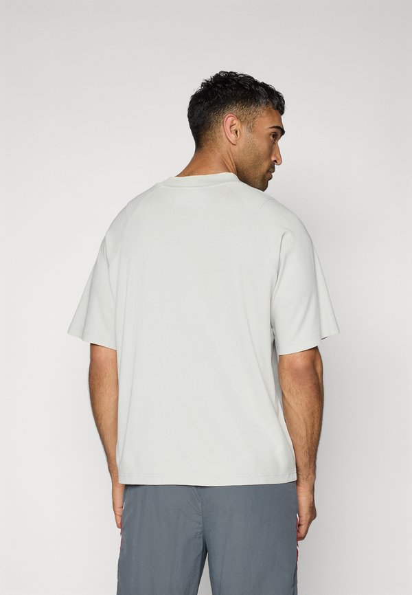Umbro WASHED HIGH NECK BOXY TEE