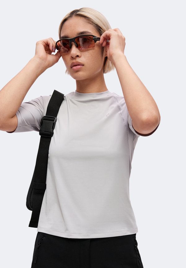 Peak Performance REPEL TEE