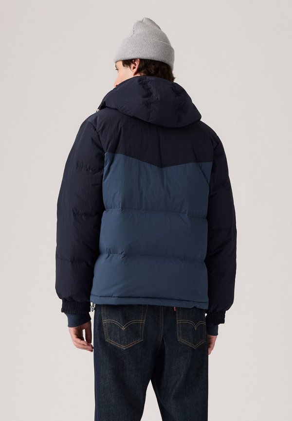 Levi's® ROCKRIDGE SHORT