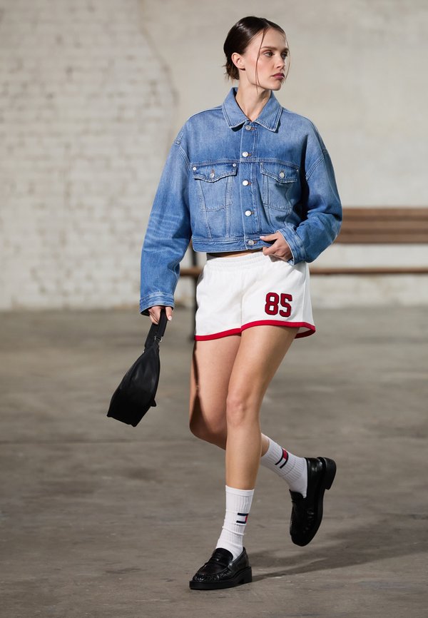 Tommy Jeans EXCLUSIVE GIRL 85