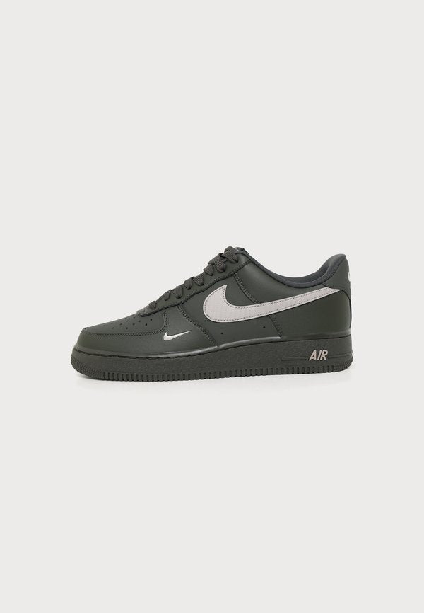 Nike Sportswear AIR FORCE 1 07' TECH ESS - Trainers - newsprint/college grey
