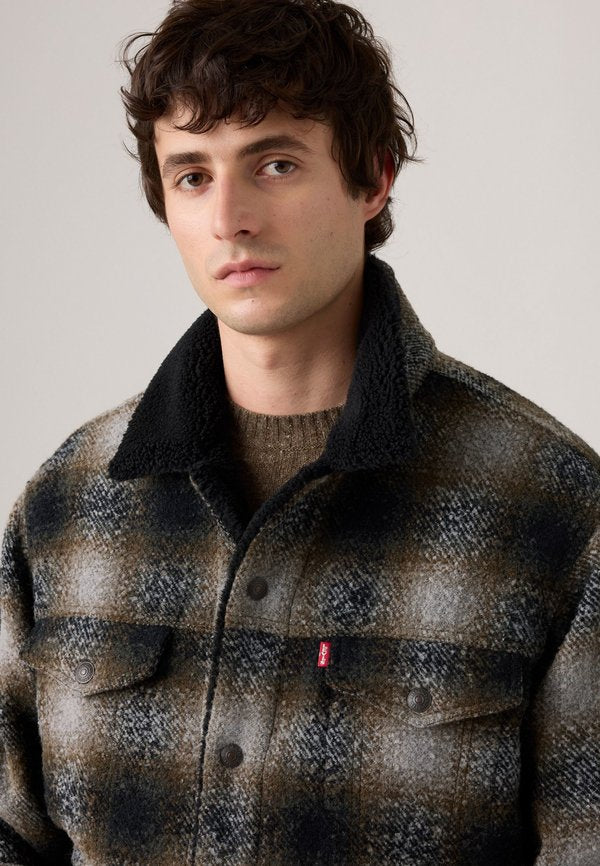 Levi's® RELAXED FIT