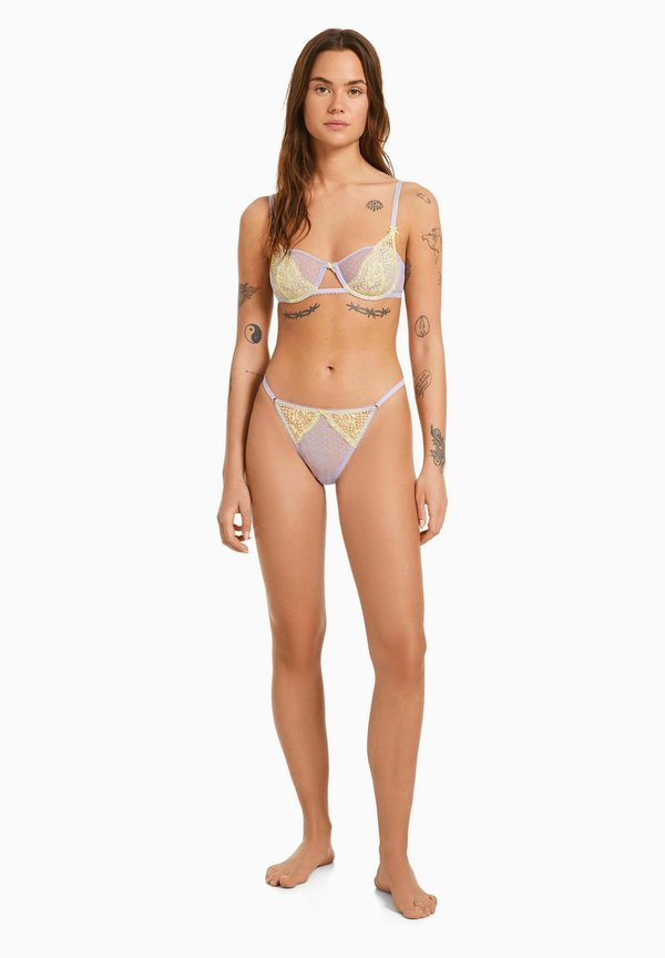 Bershka BLONDE WITH UNDERWIRE