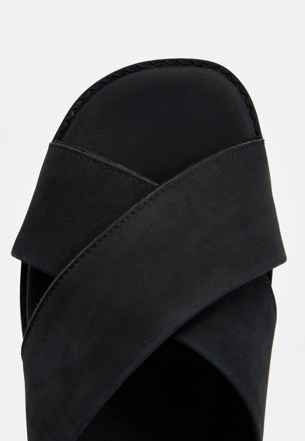 TOMS MAE