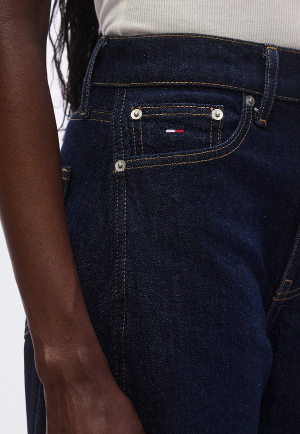 Tommy Jeans MID RISE TWISTED TAPERED BARREL LEG JEANS