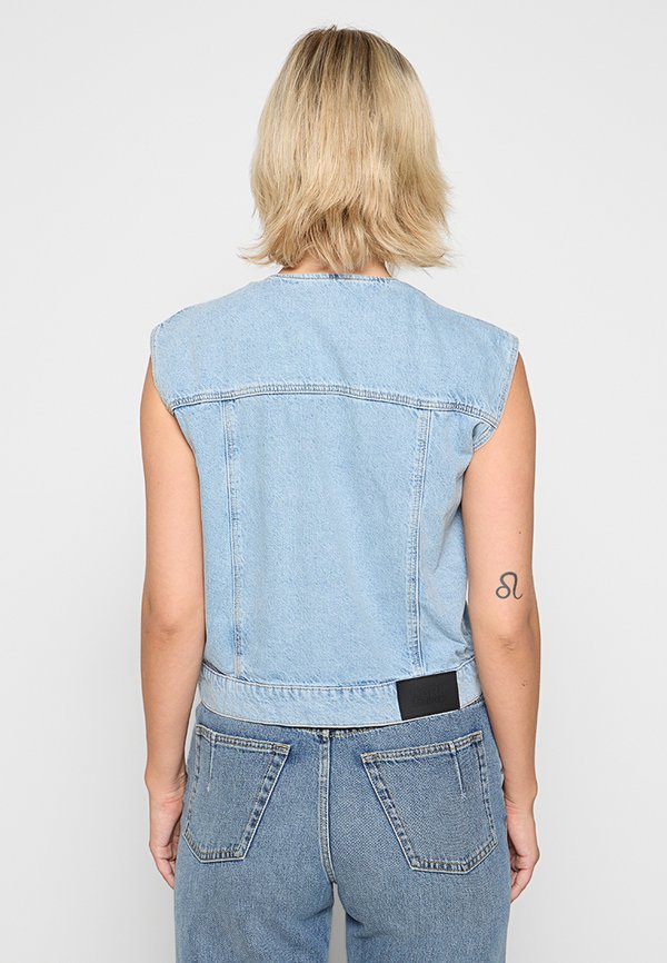KARL LAGERFELD LINE SIGNATURE