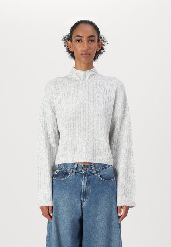 Noisy May Cable knit