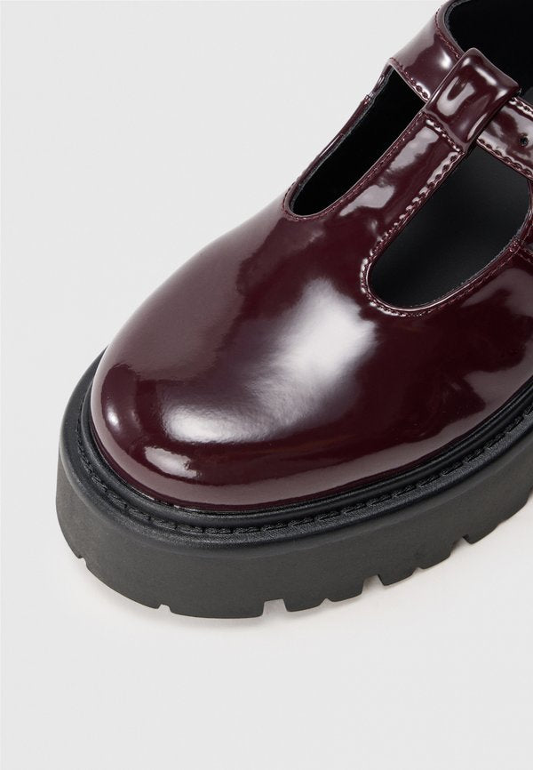 Steve Madden ORACLE